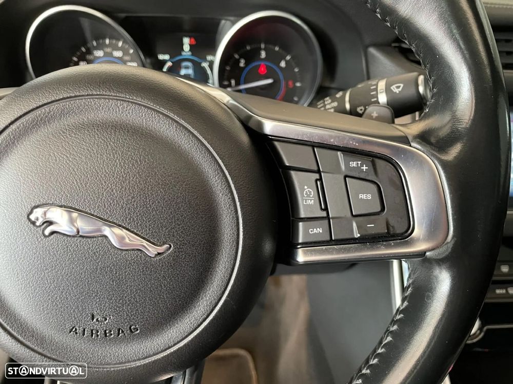 Jaguar XF - 24