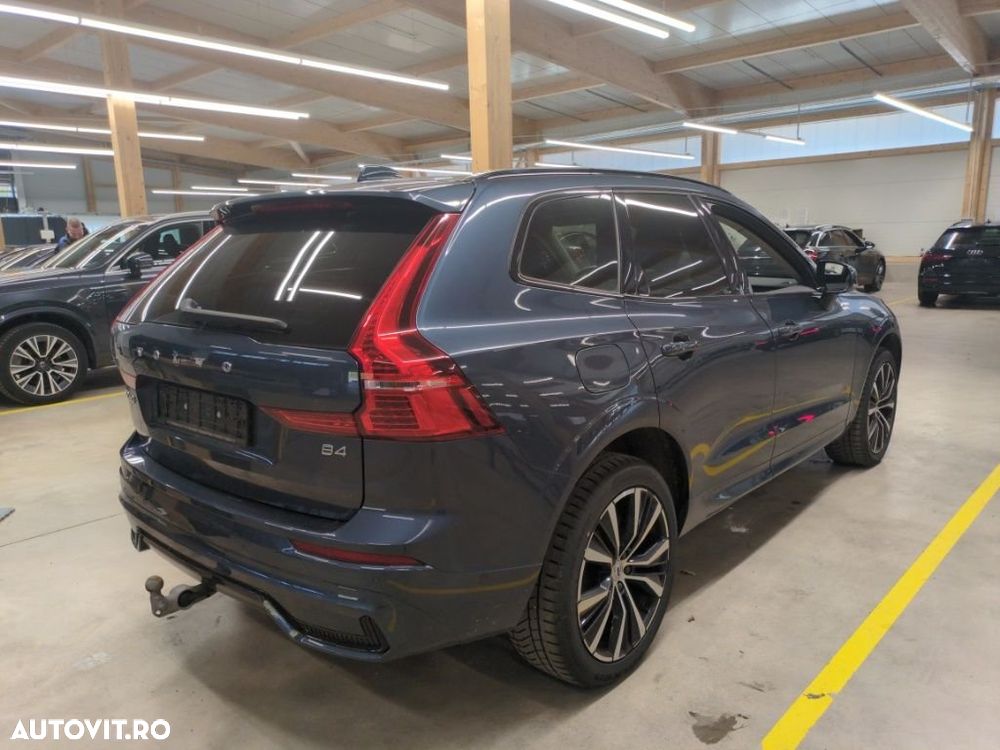 Volvo XC 60 B4 D Plus Dark - 4