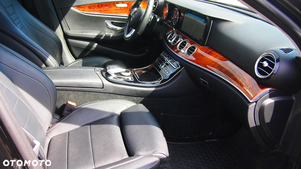 Mercedes-Benz Klasa E 220 d 4-Matic 9G-TRONIC - 12