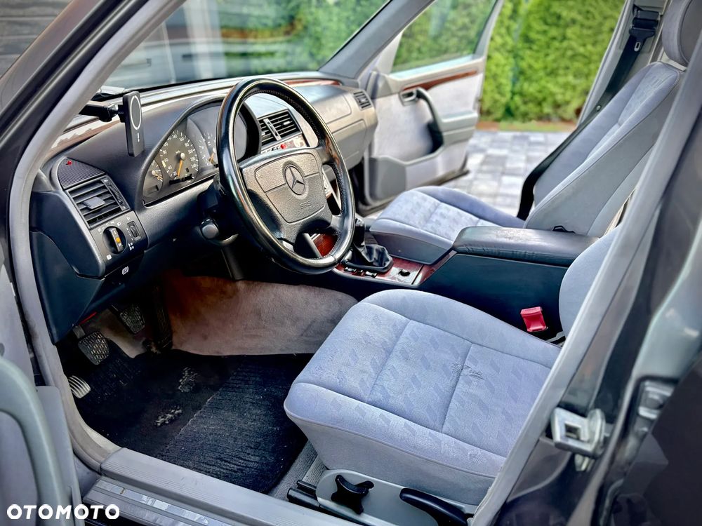 Mercedes-Benz Klasa C 180 T Elegance - 15