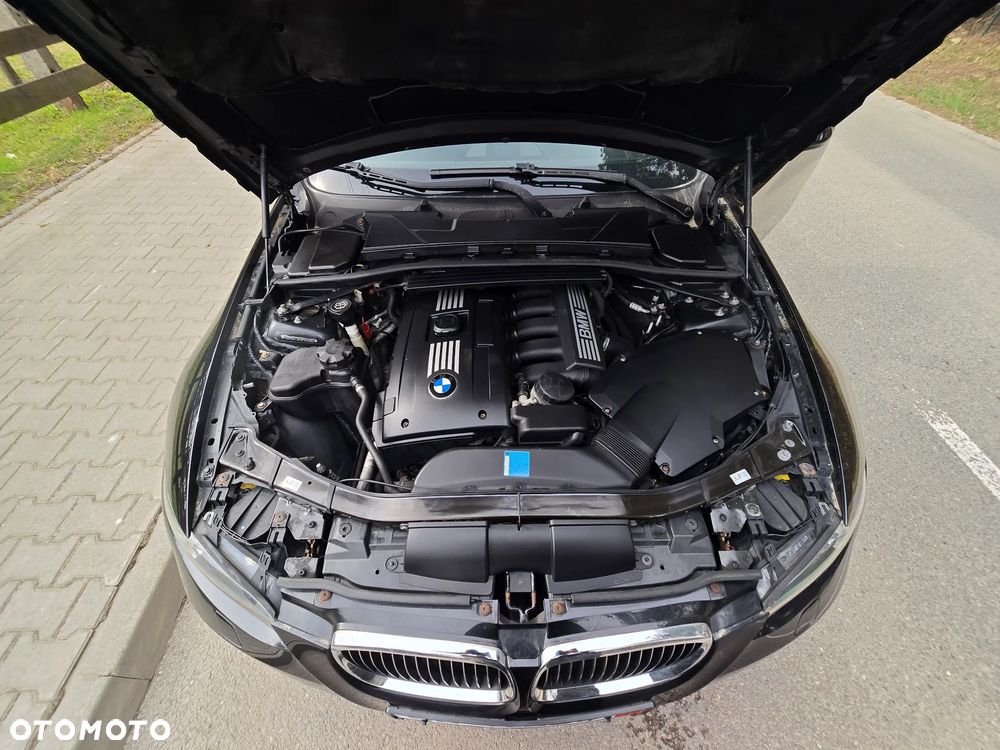 BMW Seria 3 330i M Sport Edition - 35