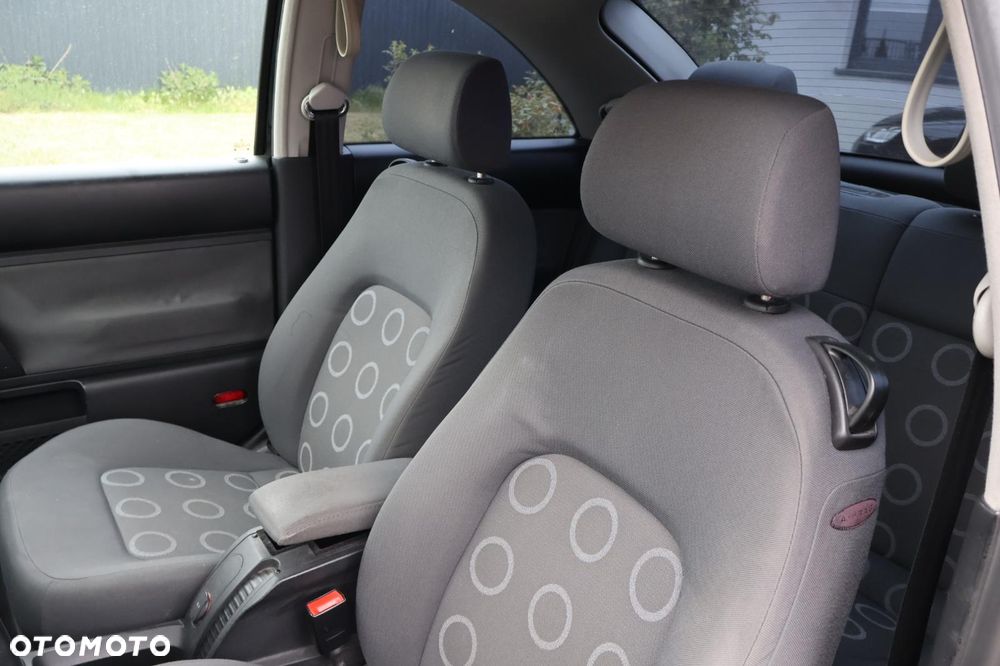 Volkswagen New Beetle - 7