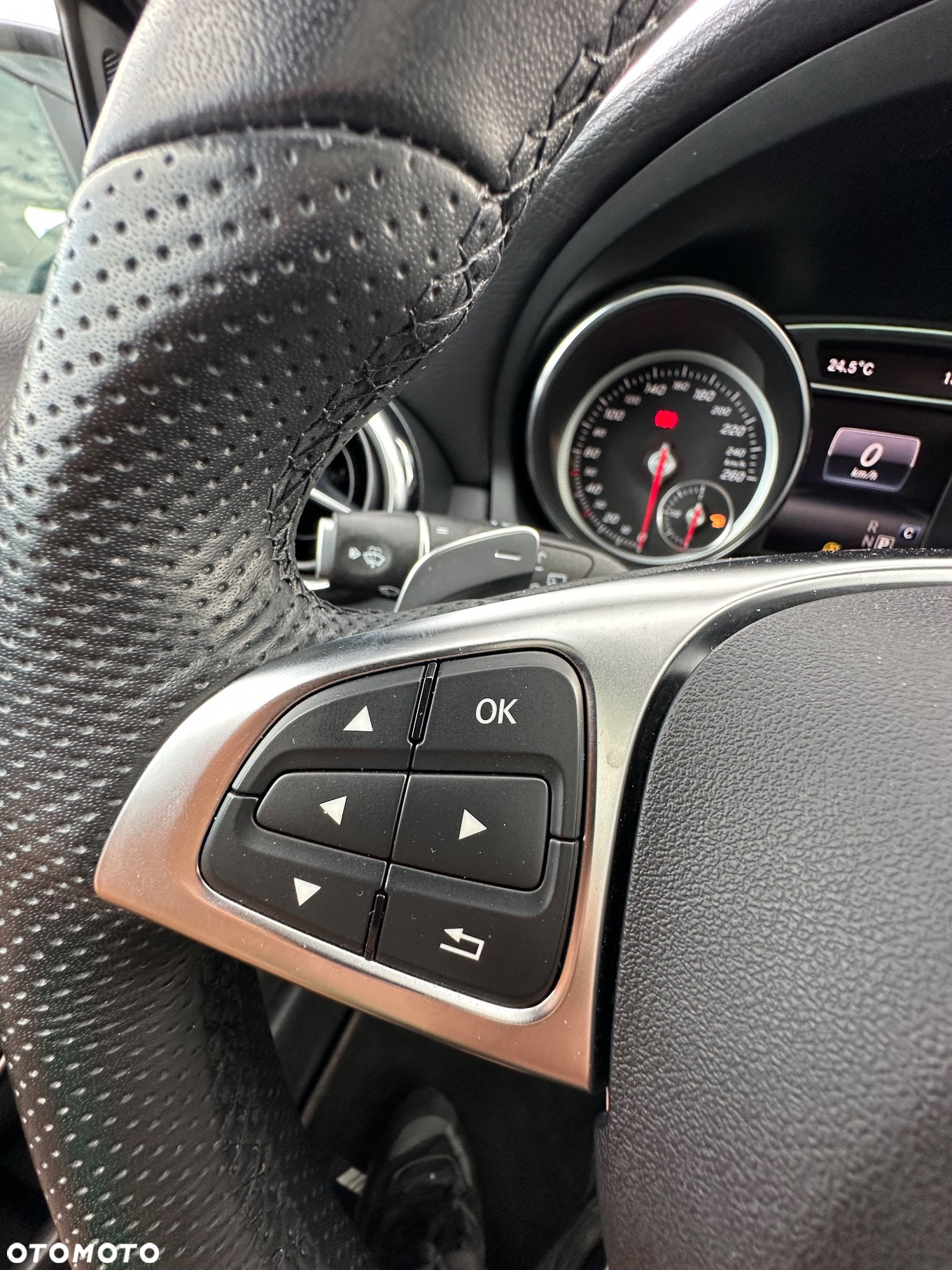 Mercedes-Benz GLA 180 7G-DCT AMG Line - 14