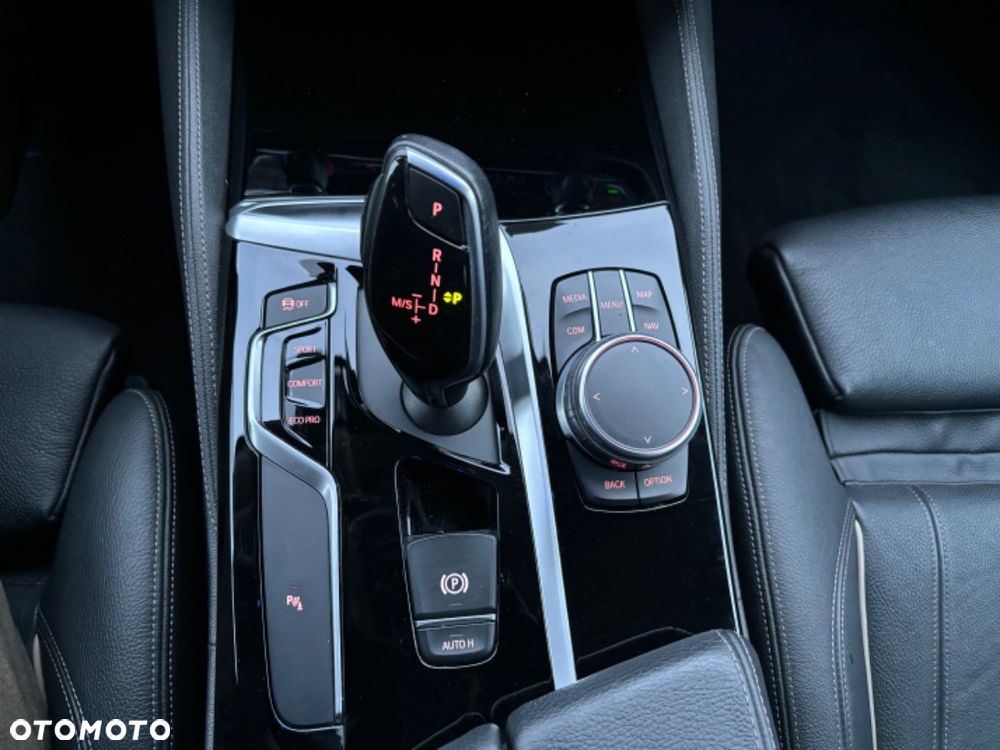 BMW Seria 5 520d xDrive Luxury Line sport - 35