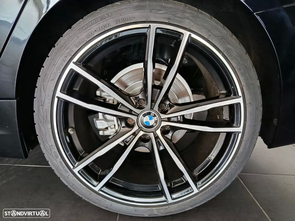BMW 320 d Pack Desportivo M Auto - 19