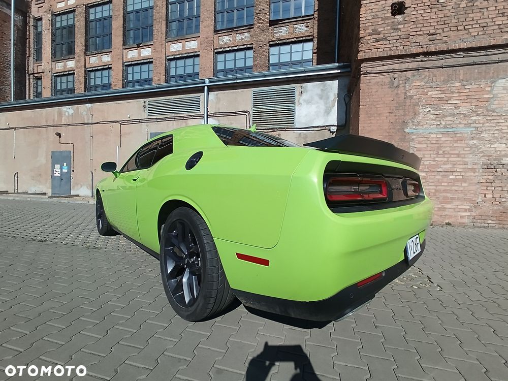 Dodge Challenger - 7