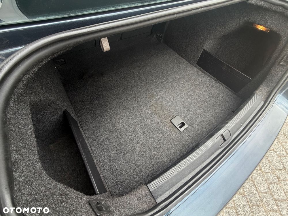 Volkswagen Passat - 17