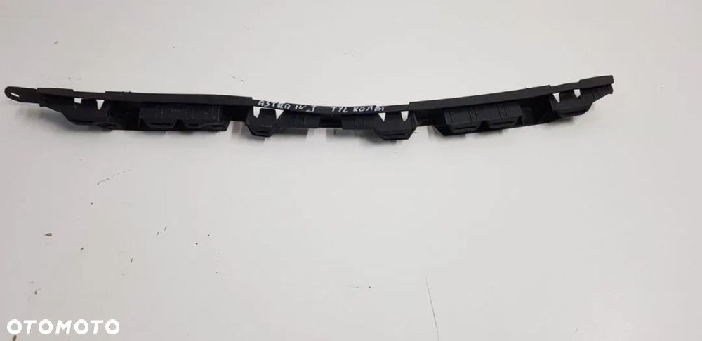 ŚLIZG ZDERZAKA TYŁ ŚRODKOWY OPEL ASTRA IV J KOMBI - 1