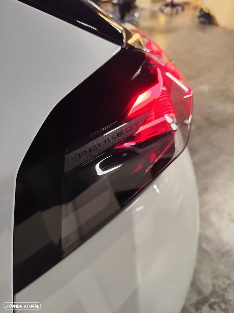 Peugeot e-2008 50 kWh GT - 16