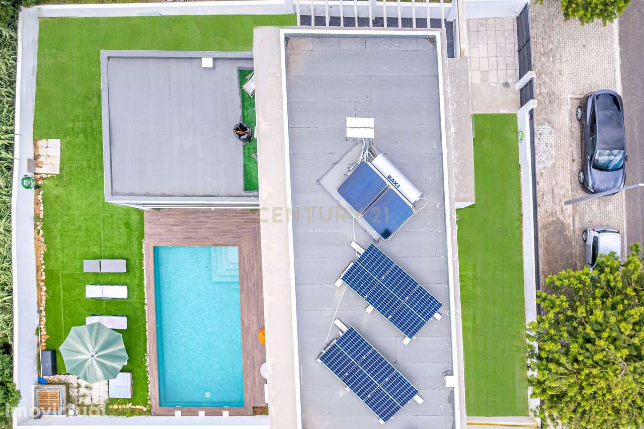 Luxuosa Moradia Isolada em Cascais com Jardim e Segurança - Grande imagem: 5/48