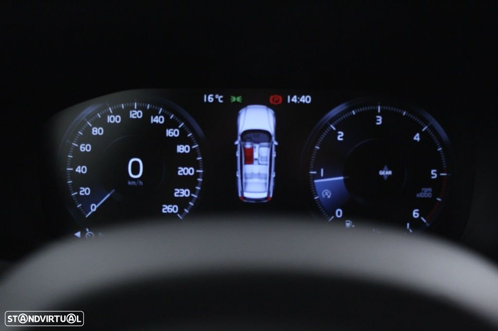 Volvo V60 2.0 D3 Momentum Plus - 27
