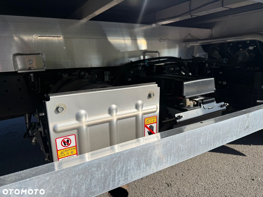 Mitsubishi FUSO / SILNIK 3.0 / PLATFORMA 5,60M / 18.000 KM / STAN JAK NOWY !!! / / / - 4