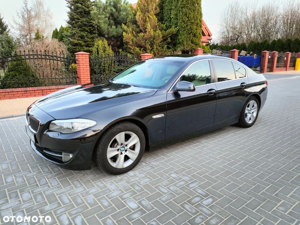 BMW Seria 5 528i - 2