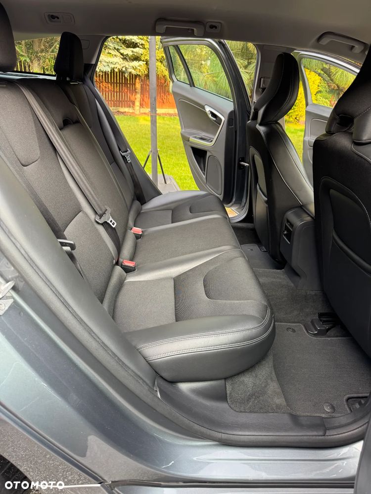 Volvo V60 D4 Drive-E Momentum - 15