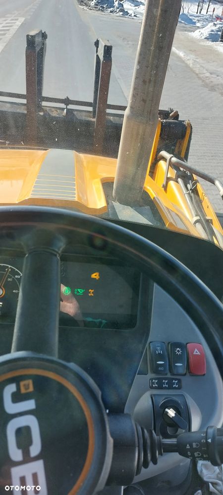JCB 4CX - 7