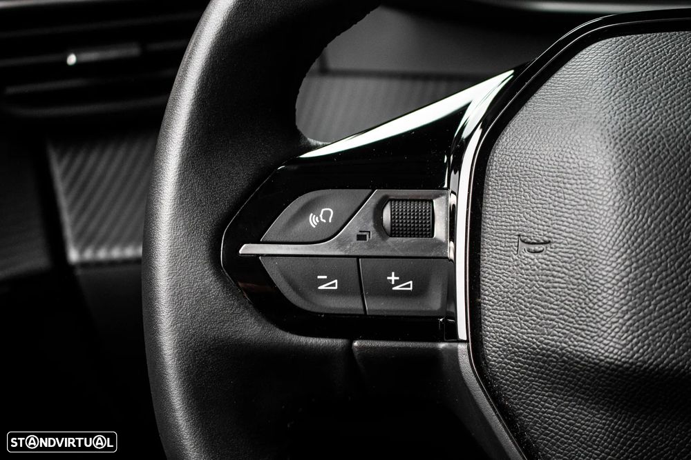 Peugeot e-208 Allure - 13