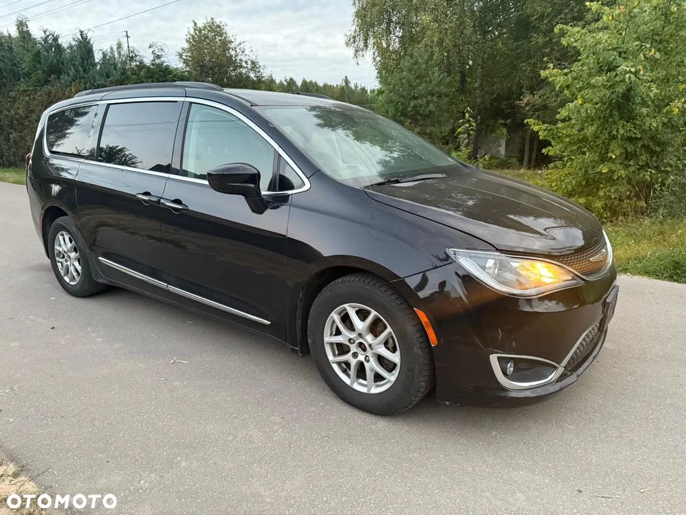 Chrysler Pacifica - 8