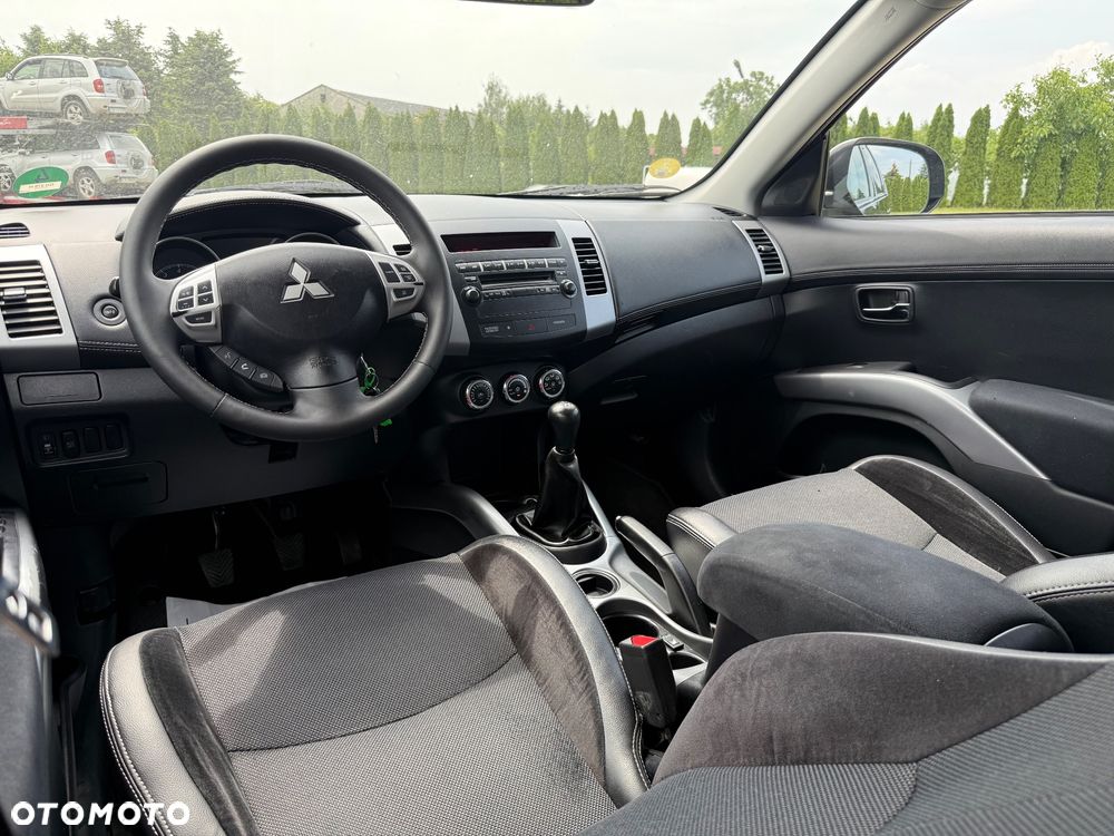 Mitsubishi Outlander 2.0 Intense + 2WD EU5 - 27