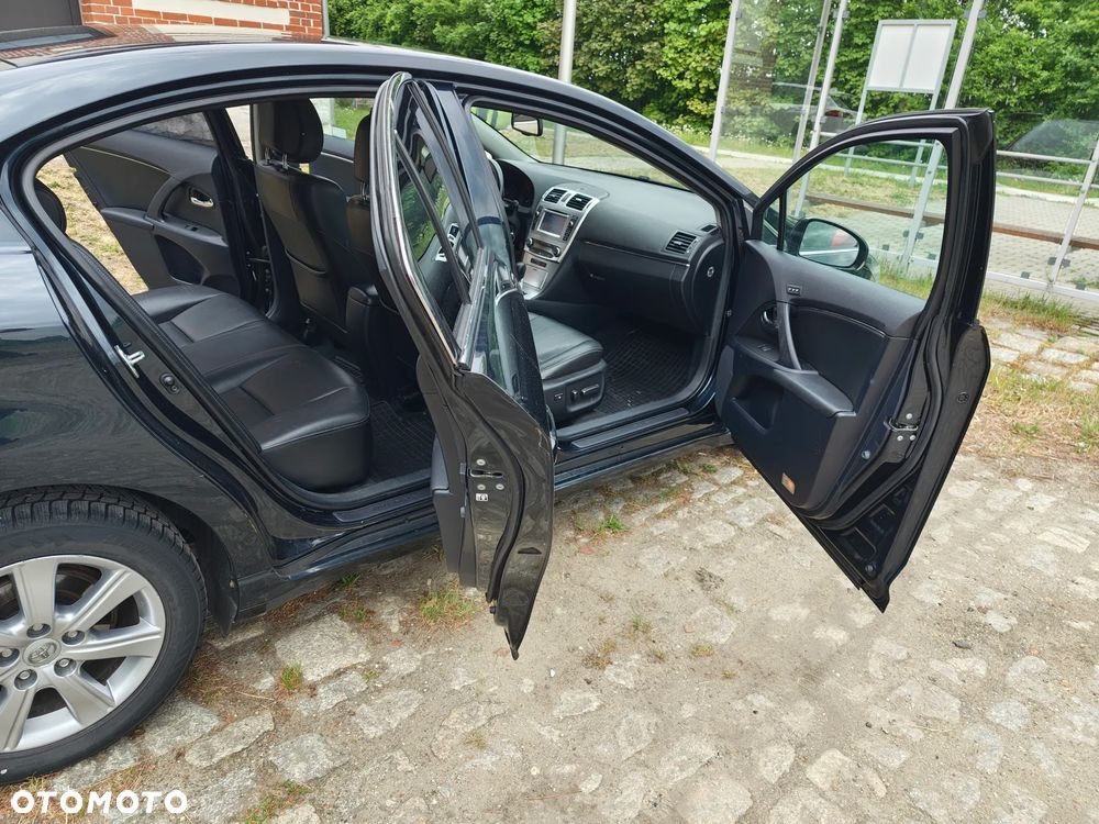 Toyota Avensis 1.8 Premium MS - 9