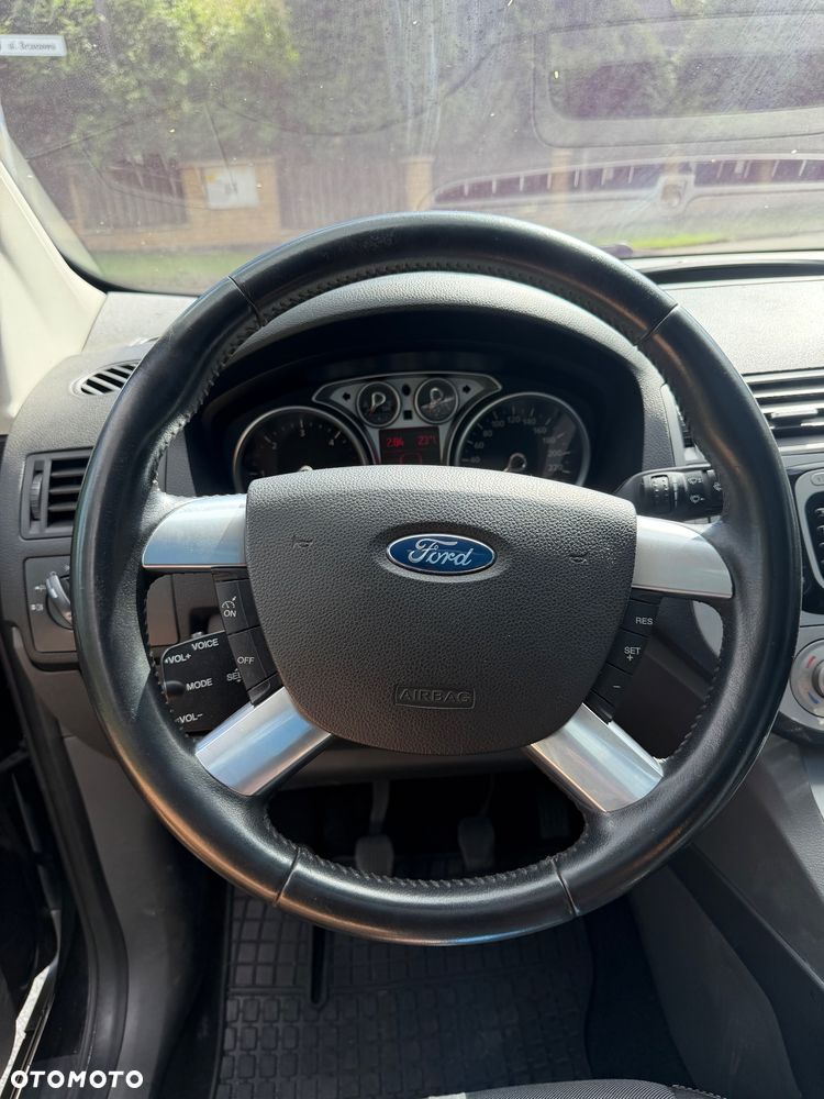 Ford Kuga 2.0 TDCi 4x4 Titanium - 26
