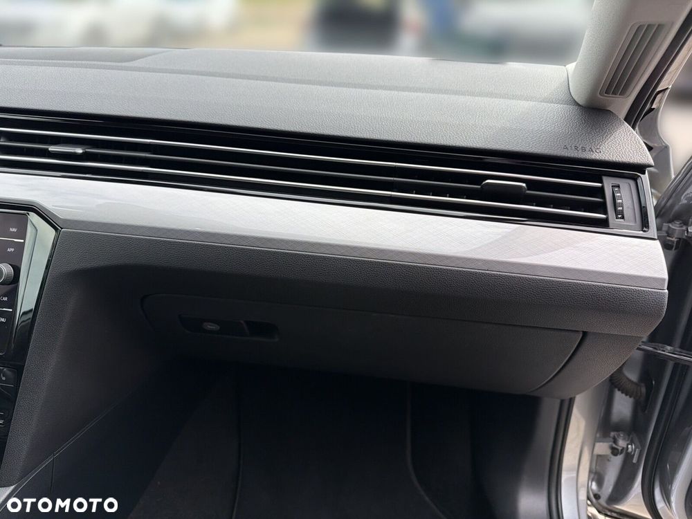 Volkswagen Passat - 36