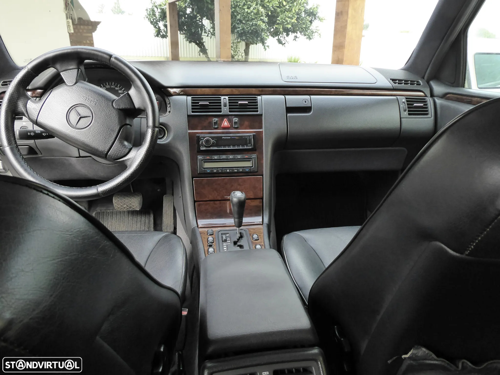 Mercedes-Benz E 300 - 5