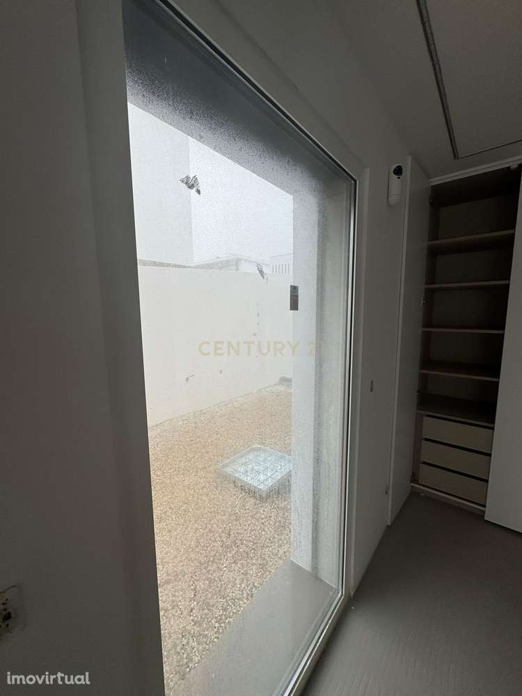 Moradia T4 contemporânea em Construção em Trajouce – São Domingos de R - Grande imagem: 5/32