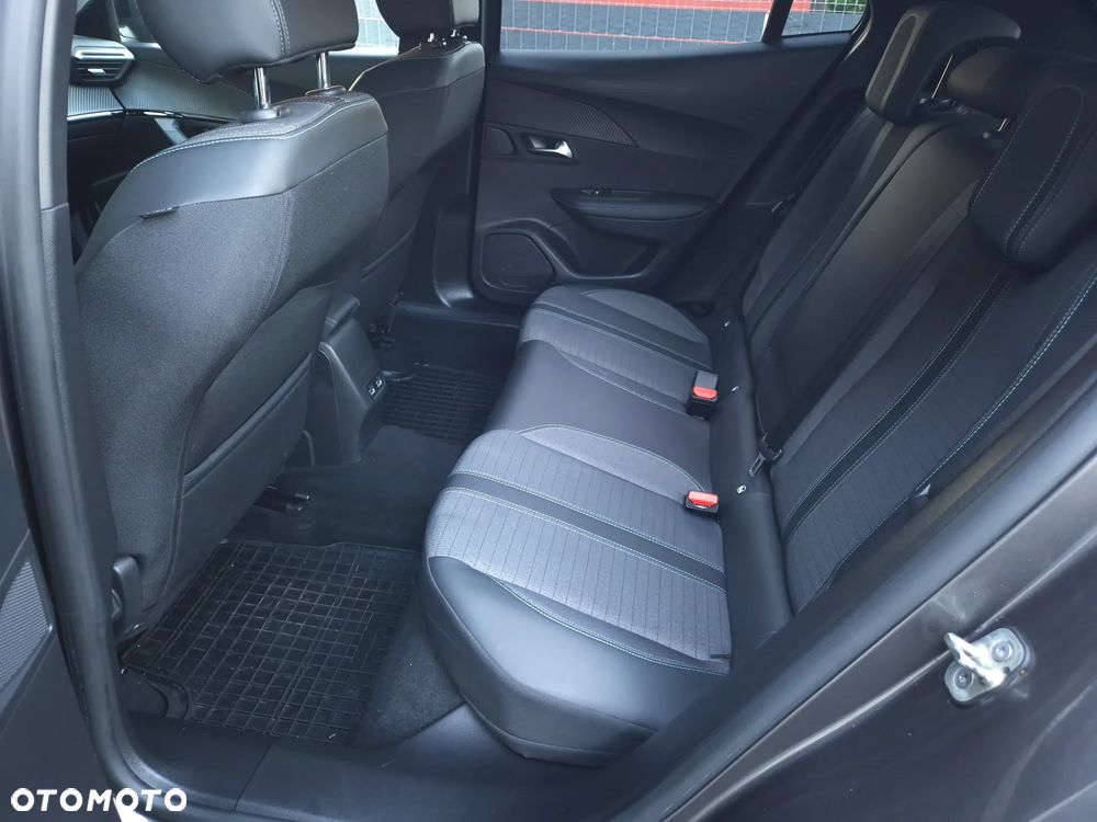 Peugeot 2008 BlueHDi 130 Allure S&S EAT8 - 28