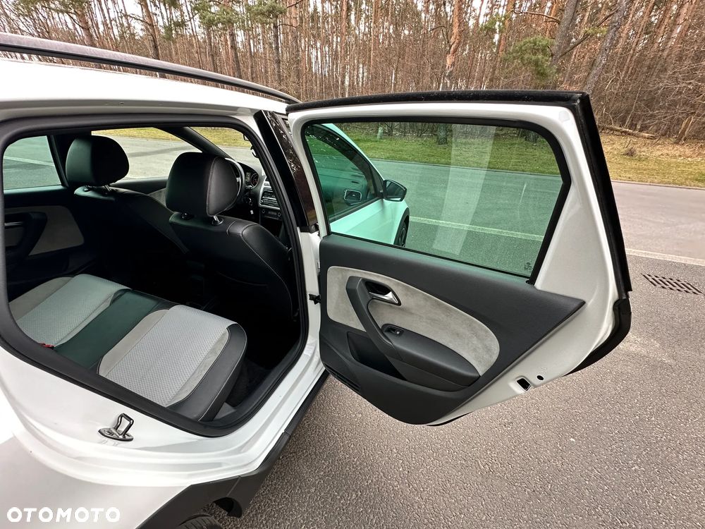 Volkswagen Polo 1.6 TDI Cross Urban White - 26