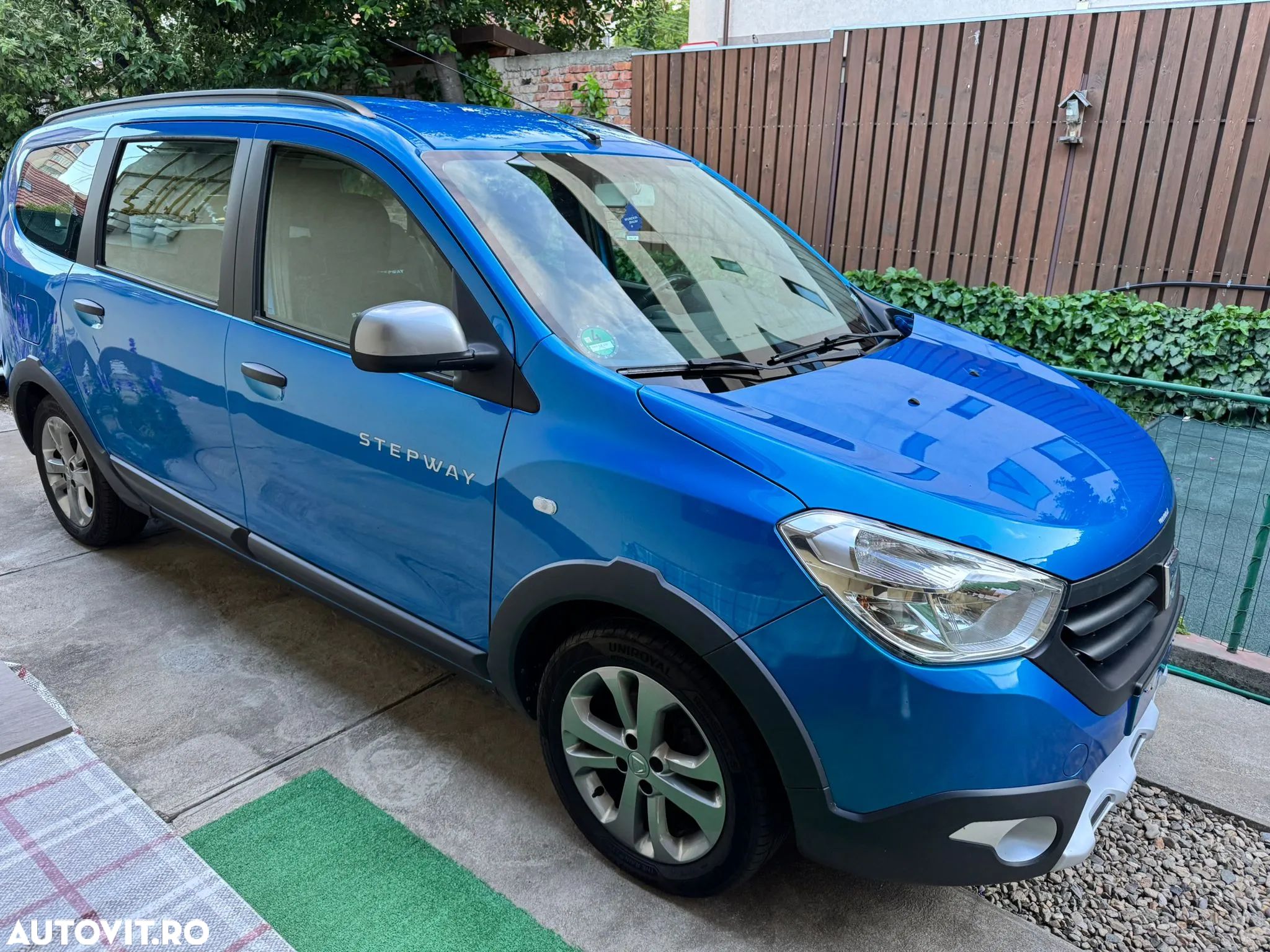 Dacia Lodgy 1.2 TCe 115 CP Stepway - 1