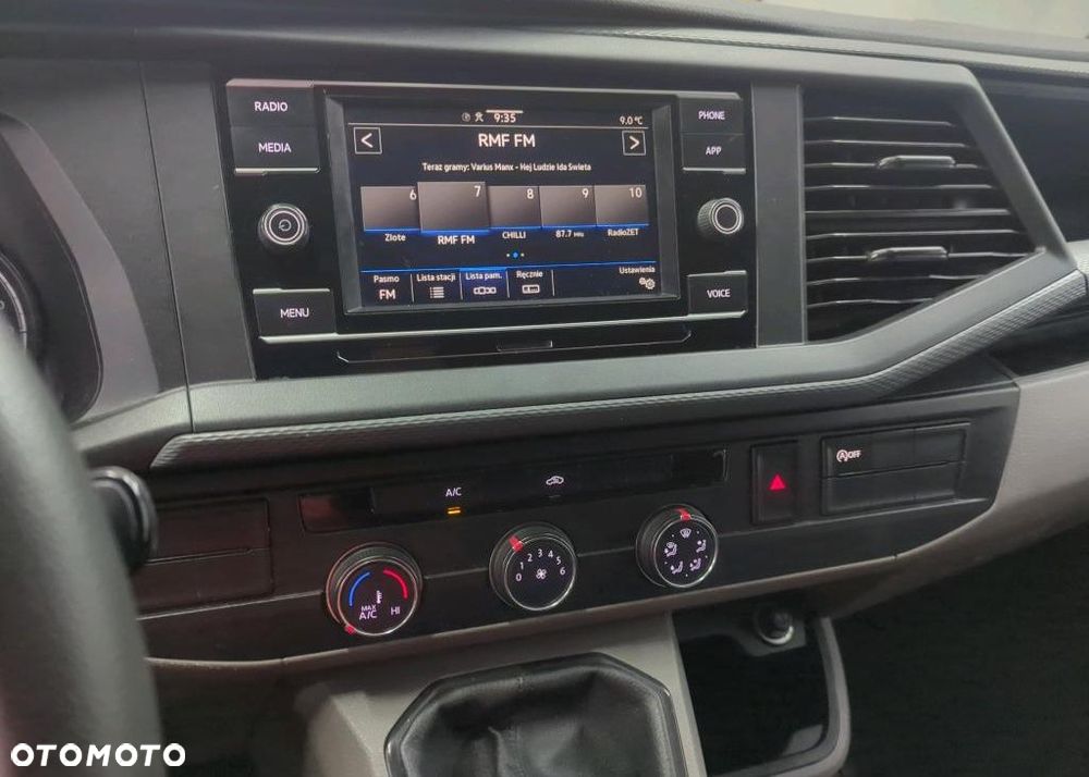Volkswagen TRANSPORTER T6 VAN 3os. L2H1 Long MAXI WZMOCNIONY DMC3.2t. Ładowność 1242kg, Paka 3m, Homologacja VAT-1, Reflektory LED DIODOWE, Lampy tył LED, Kamera, Czujniki, Dogrzewanie Webasto 5kW, Automatyczne światła, Mocny silnik 2.0TDI DNA 150KM 6cio biegowa skrzynia biegów! Kolor srebrny Reflex Metalik, ZABUDOWA ładowni wraz z podsufitką i oś. LED! Fabryczny alarm, Przebieg tylko 53tys.km! - 20