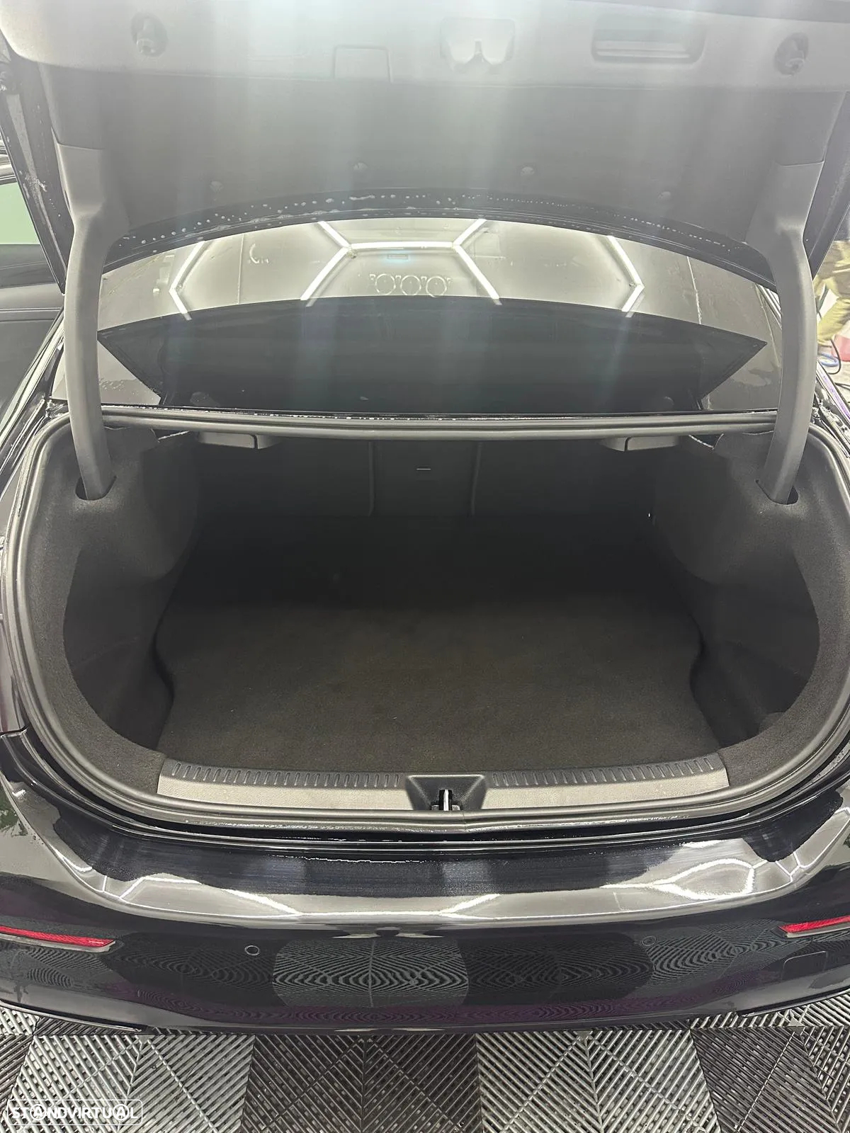 Mercedes-Benz A 250 Limousine e AMG Line - 10