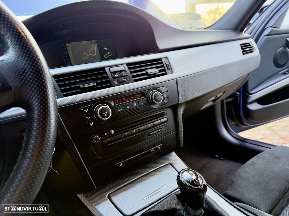 BMW 320 d Navigation Sport - 42