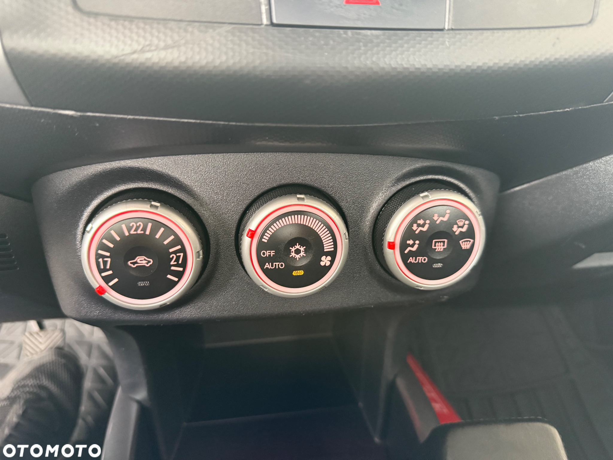 Mitsubishi Outlander 2.0 DI-D 4WD Intense - 14