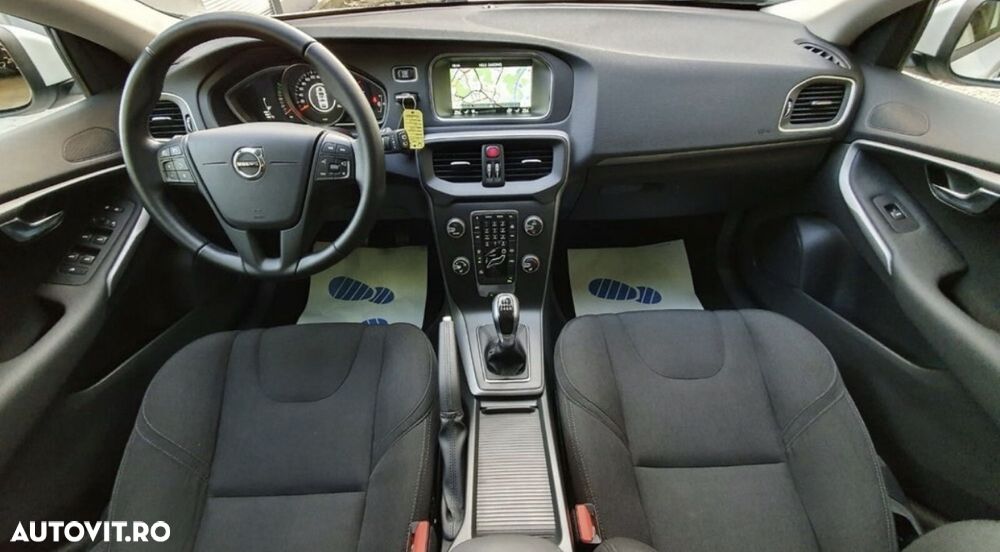 Volvo V40 D2 Momentum - 10