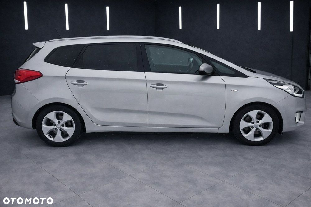 Kia Carens - 4