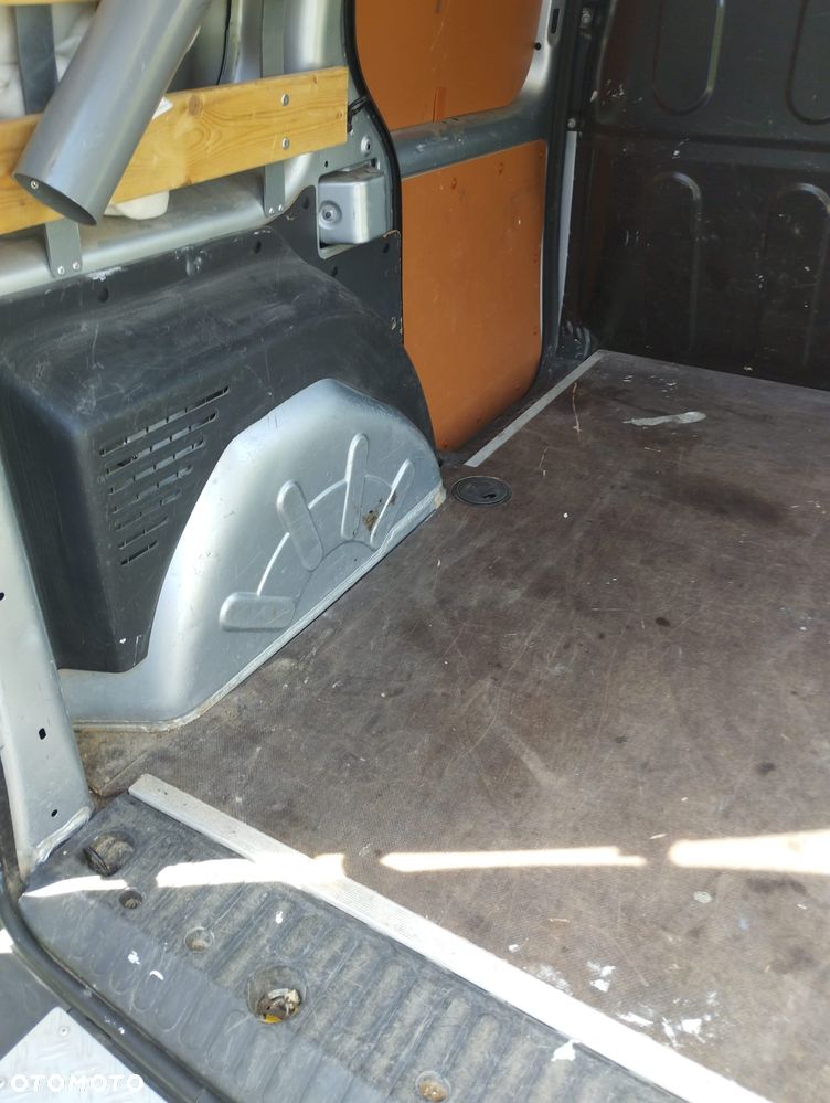 Nissan NV250 - 13