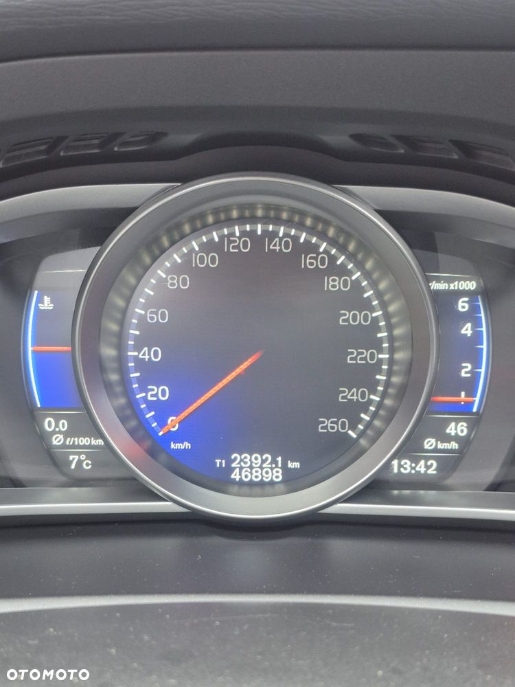 Volvo V40 T2 Geartronic RDesign - 35