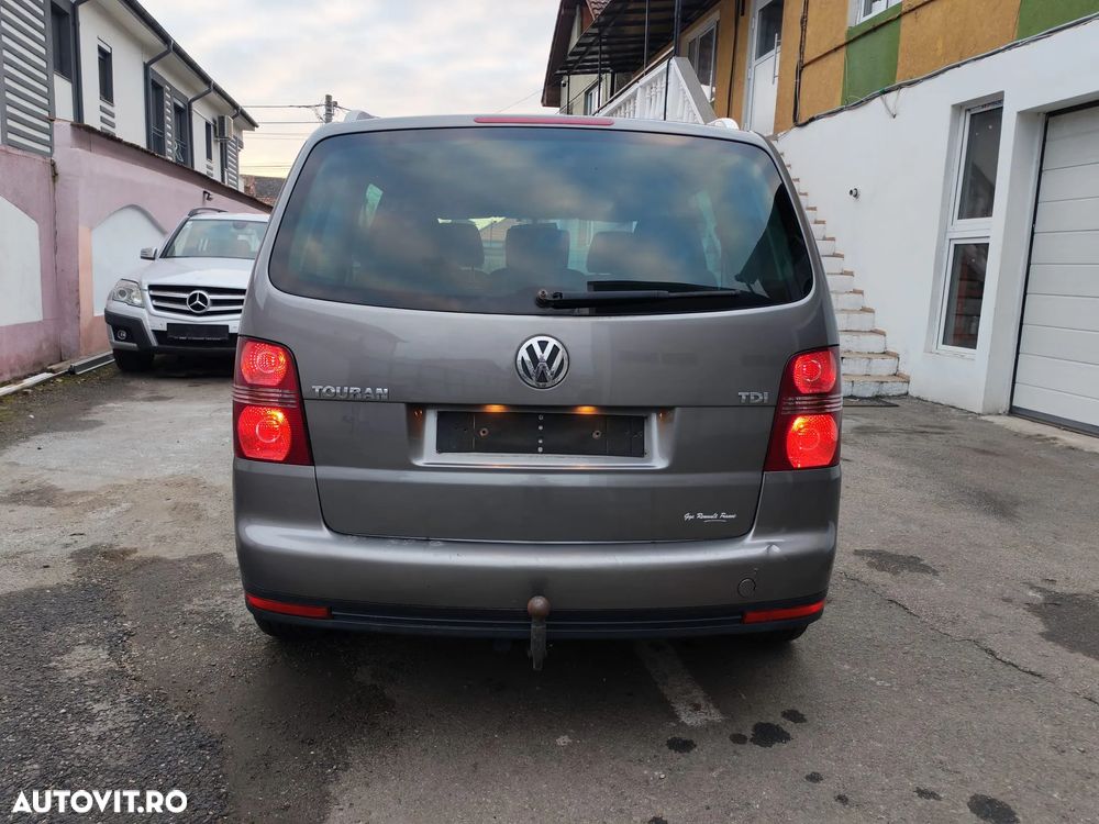 Volkswagen Touran 1.9 TDI DSG Highline - 11