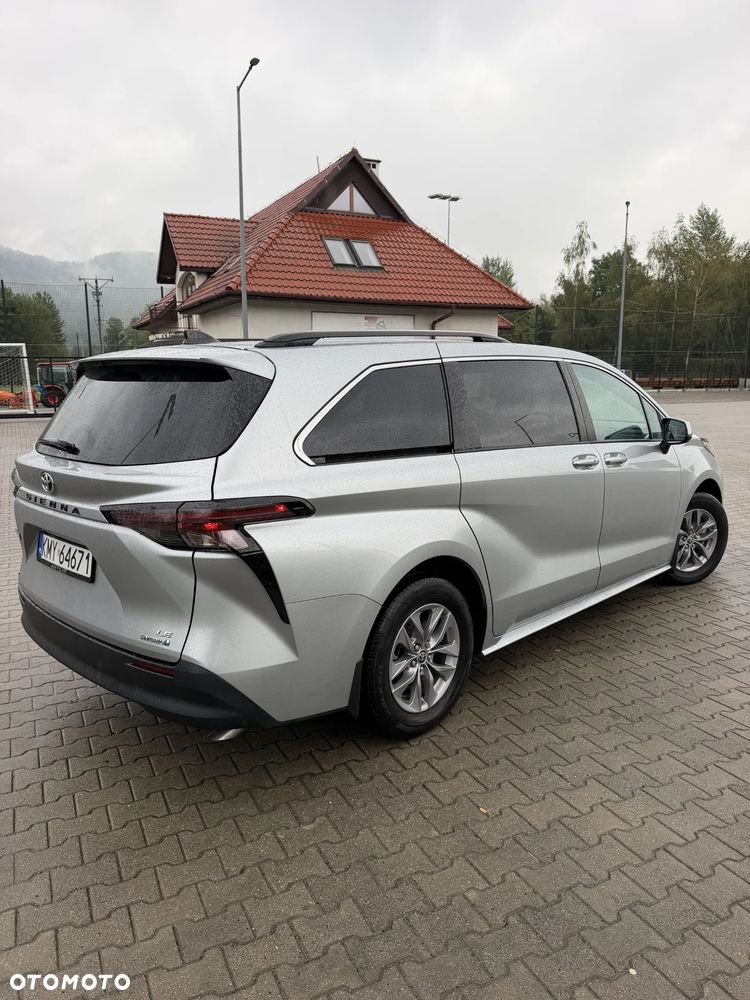 Toyota Sienna - 8