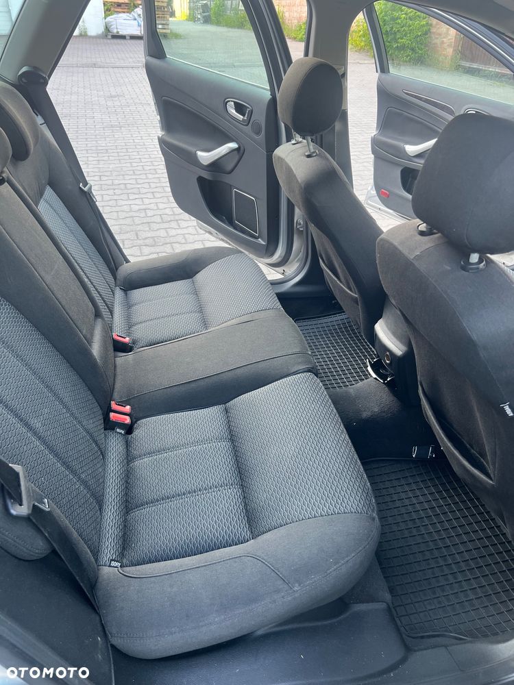 Ford Mondeo 2.0 TDCi Ghia - 13