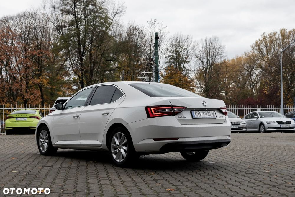 Skoda Superb 2.0 TDI Ambition DSG - 4