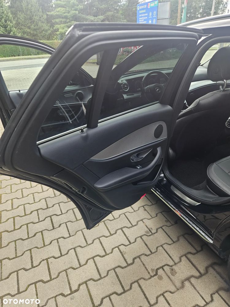 Mercedes-Benz Klasa E 200 4-Matic 9G-TRONIC - 29