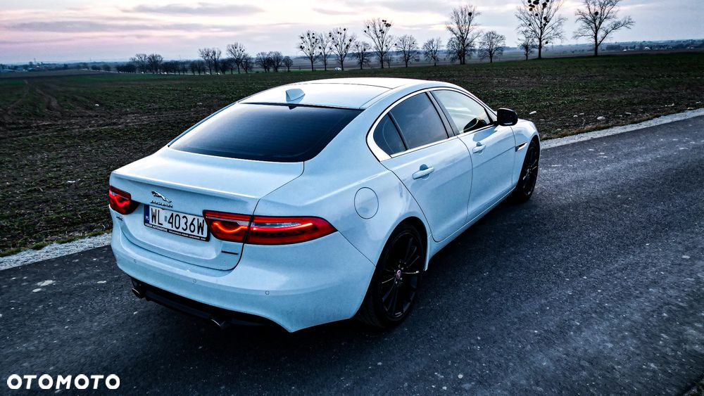 Jaguar XE S - 11