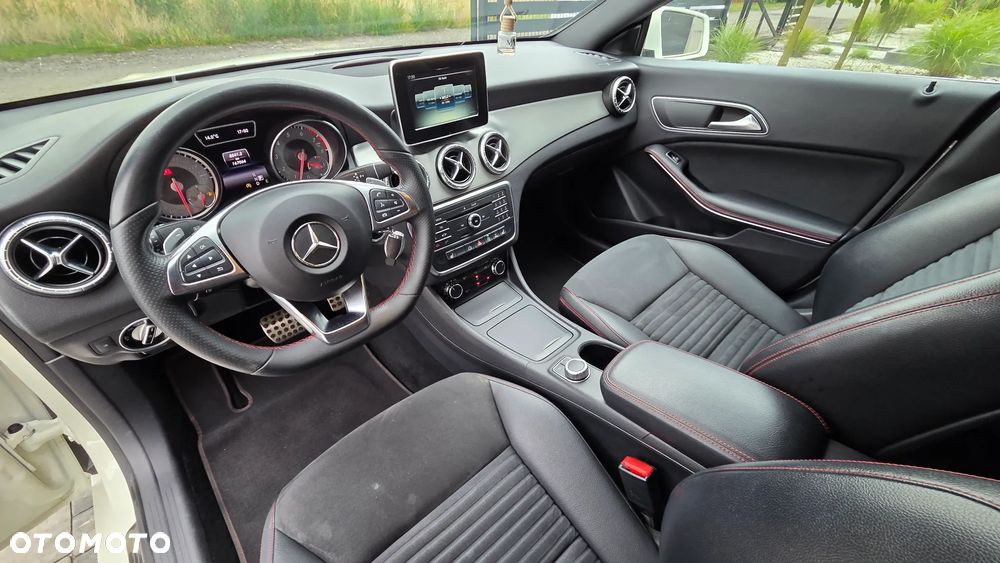 Mercedes-Benz CLA 180 7G-DCT AMG Line - 35