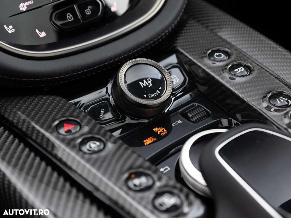 Aston Martin DBX - 15