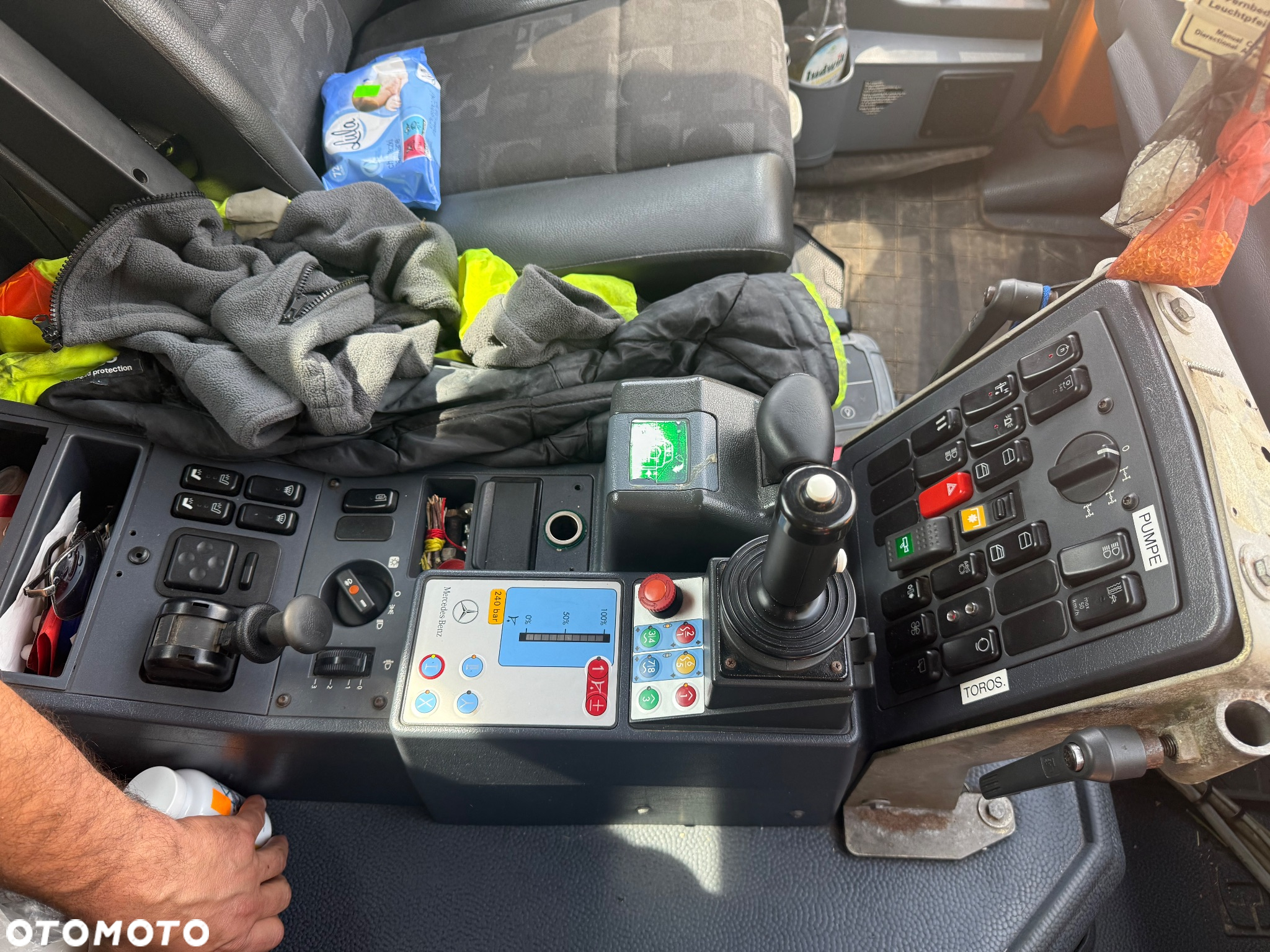 Mercedes-Benz UNIMOG U400 - 8