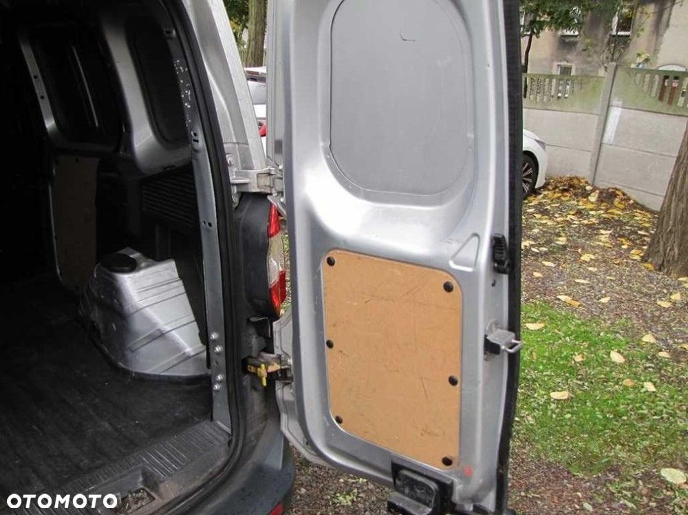 Ford Transit Courier - 19