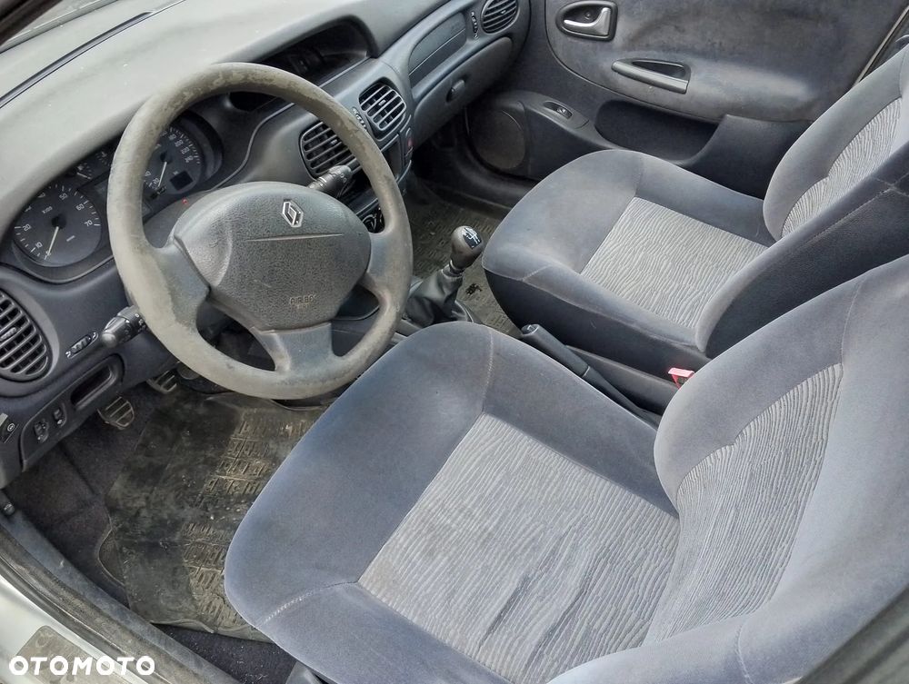 Renault Megane I FL (99-02r.) 1.4 B 95KM. Silnik K4J 714 Skrzynia JC5 107.Cały na części. GWARANCJA !!!  Przód Tył Zestaw Komplet Drzwi Klapa Zderzak Błotnik Maska Grill Atrapa Szyba Pas Lampa Lusterko Boczki Fotel Kanapa Kokpit Deska Rozdzielcza Przełącznik Włącznik Sterownik Przewody Wiązka Instalacja Moduł Komputer Czujnik Listwa Pompa Alternator Wtryski Głowica Rozrusznik Kompresor Sprzęgło Dwumas Silnik Skrzynia ABS Klimatyzacji Paliwa Wspomagania Kolektor Turbina Przepustnica Zawór Chłodnica Koło Hak Belka Sanki Zawieszenie Mcpherson Półoś Amortyzator Wydech Tłumik Zacisk Most - 6