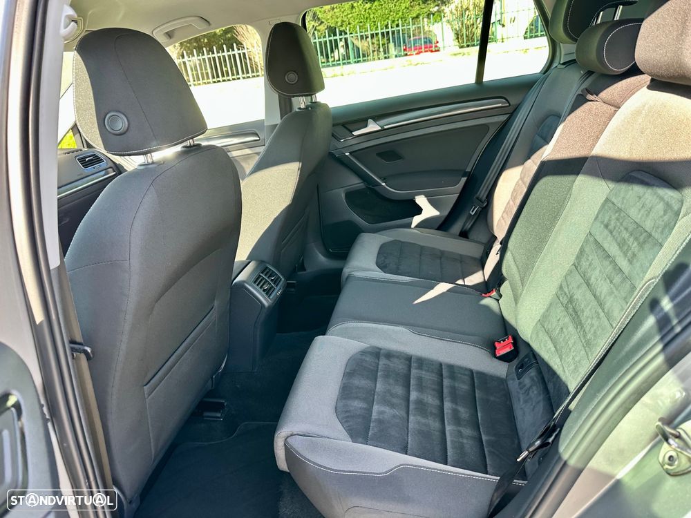 VW Golf 1.6 TDi Highline DSG - 26